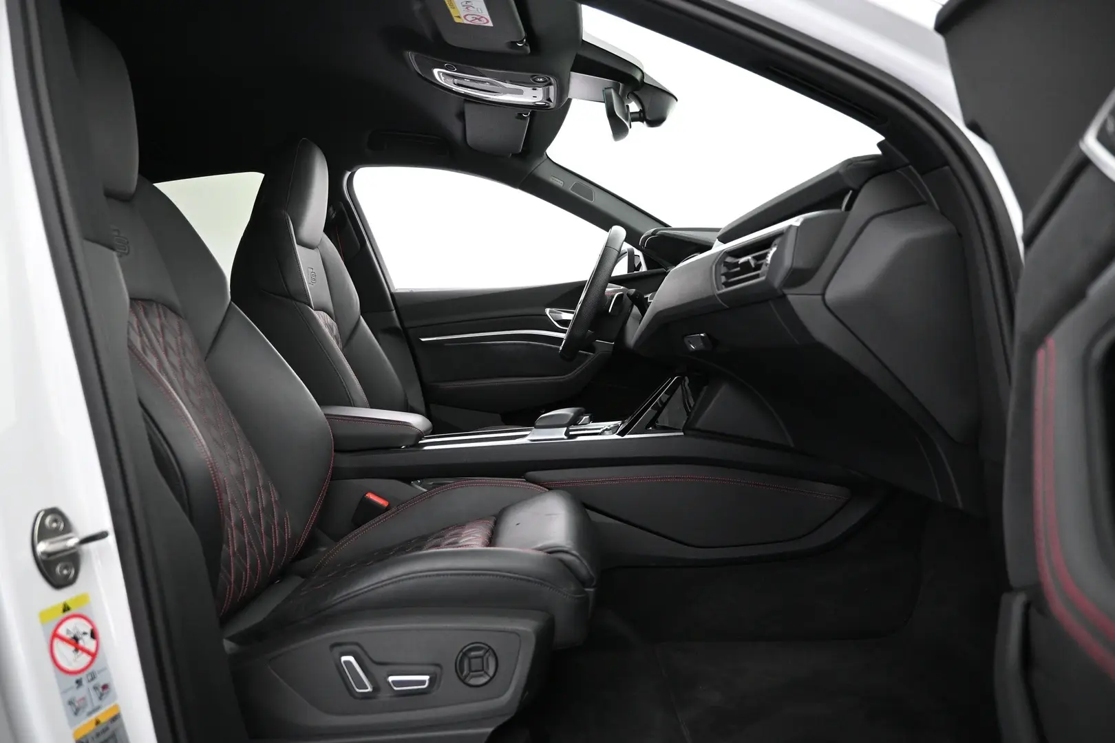 Car Image - 1UZzZ5X02EUYWof29o19Yu