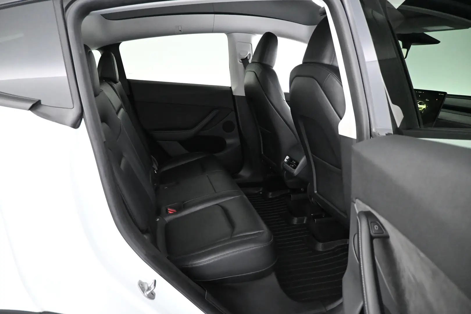 Car Image - 5wMQvMc60y3vtZZdrCBm33