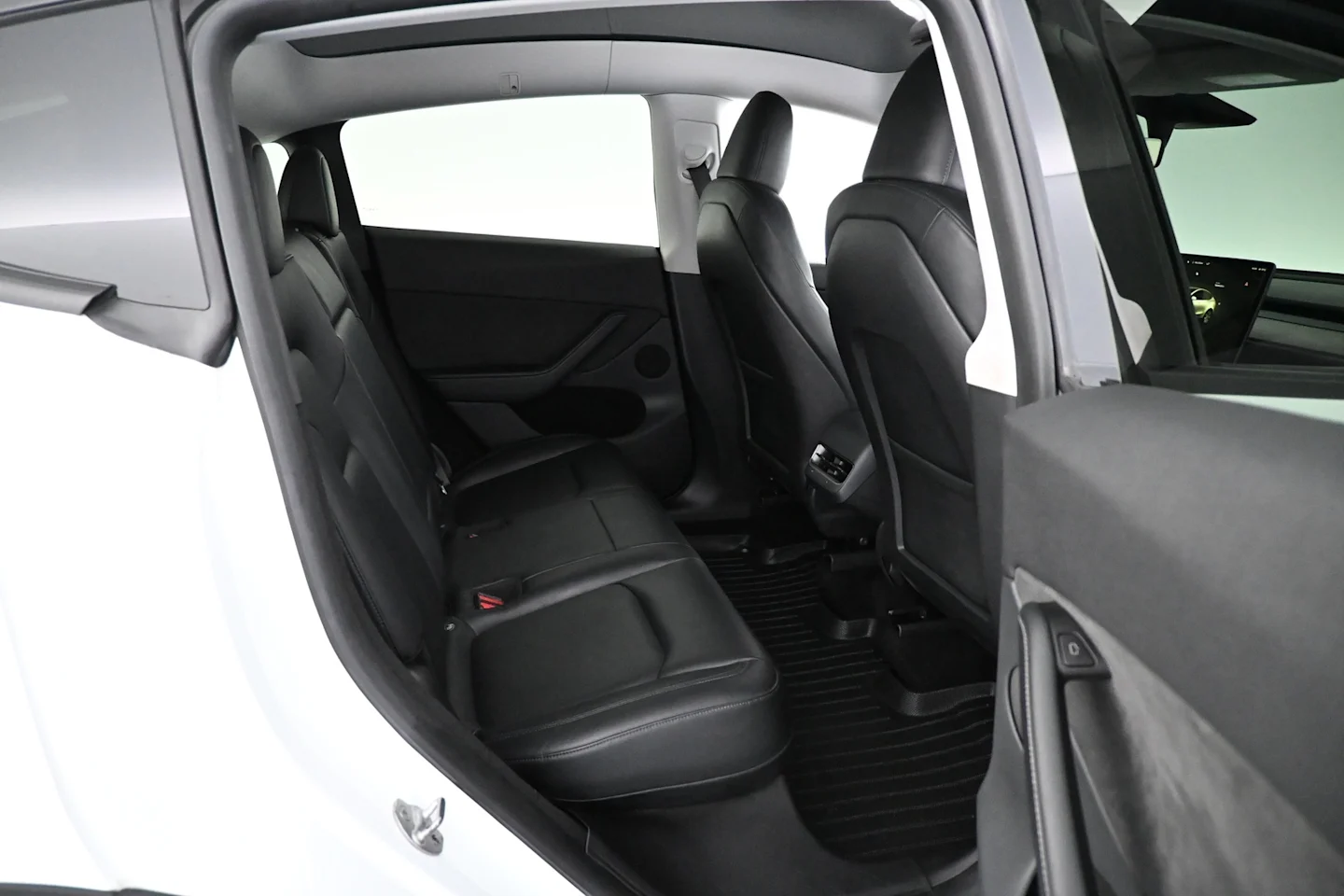 Car Image - 5wMQvMc60y3vtZZdrCBm33