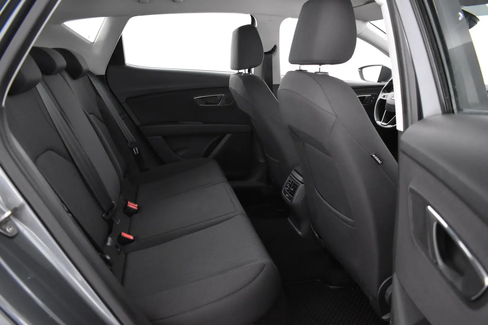 Car Image - 2DLf5hhepPJAsYHhngVFzY