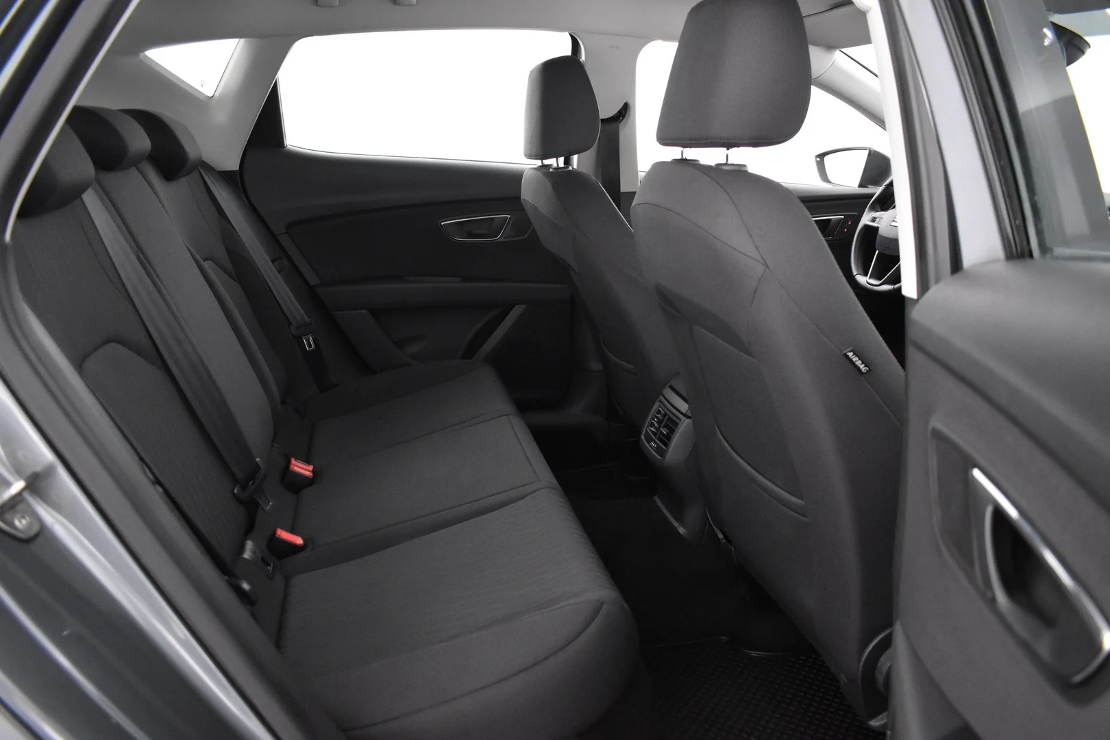 Car Image - 2DLf5hhepPJAsYHhngVFzY