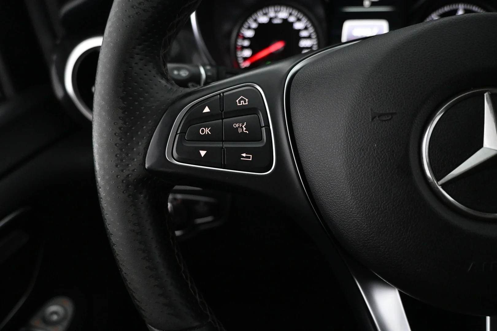 Car Image - 6VKJOyaOFZBEtN715h3iex