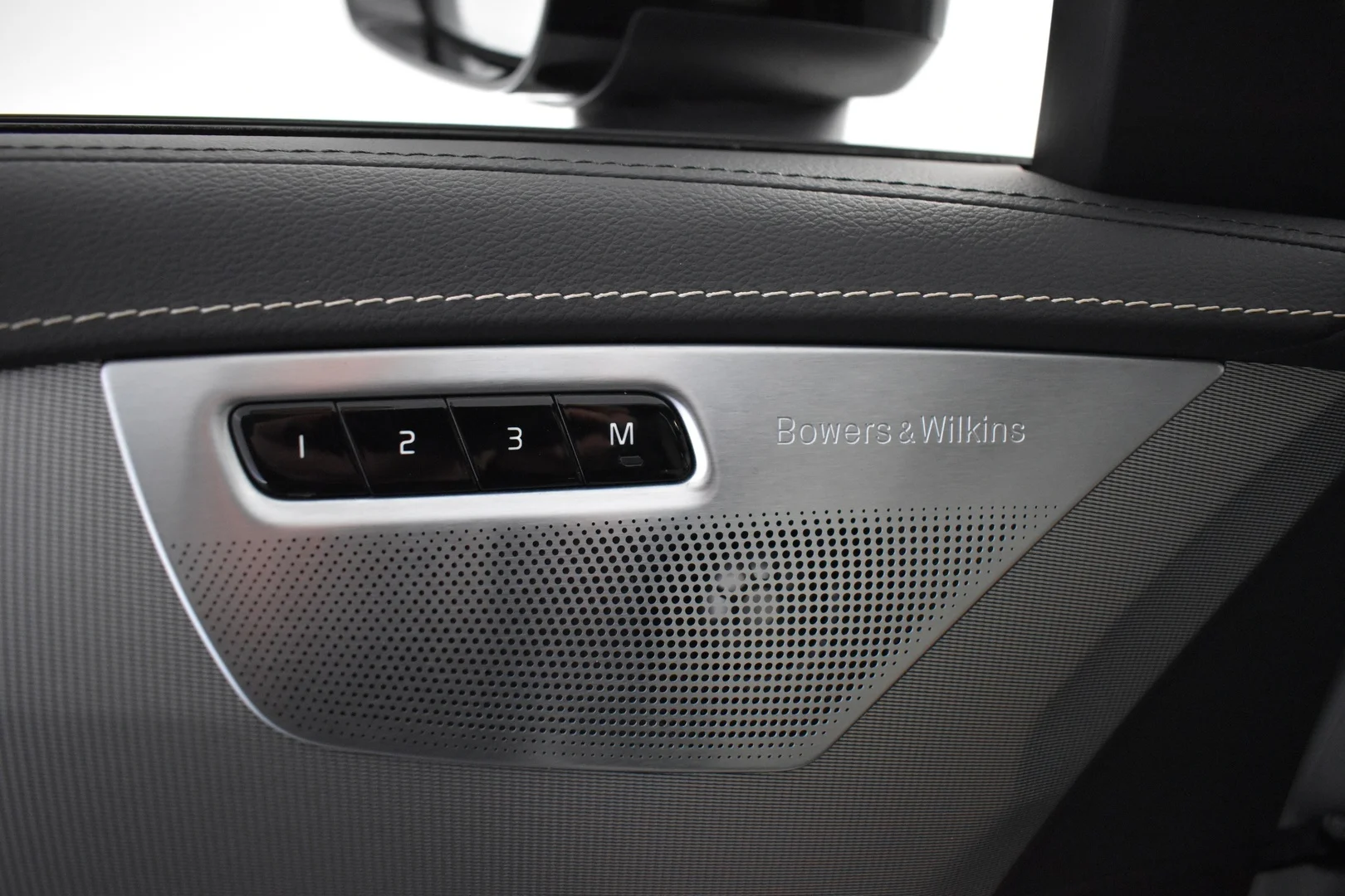 Car Image - 2kVYfXq4ZiV5Uv8AVRnaGf