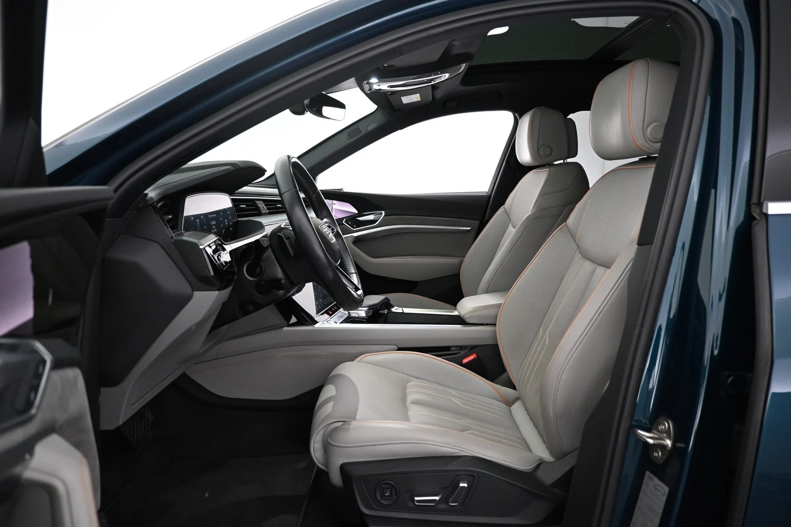 Car Image - 5tI86P4IYCglB5Gz8T0IeF