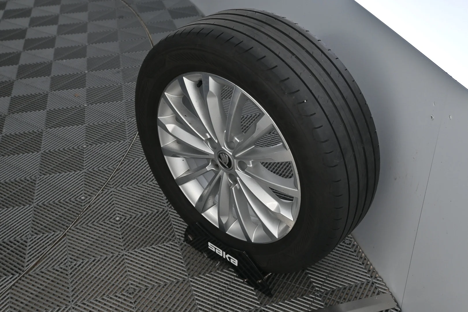 Car Image - 6Nkn78l2ngpqI3h3PwClwz