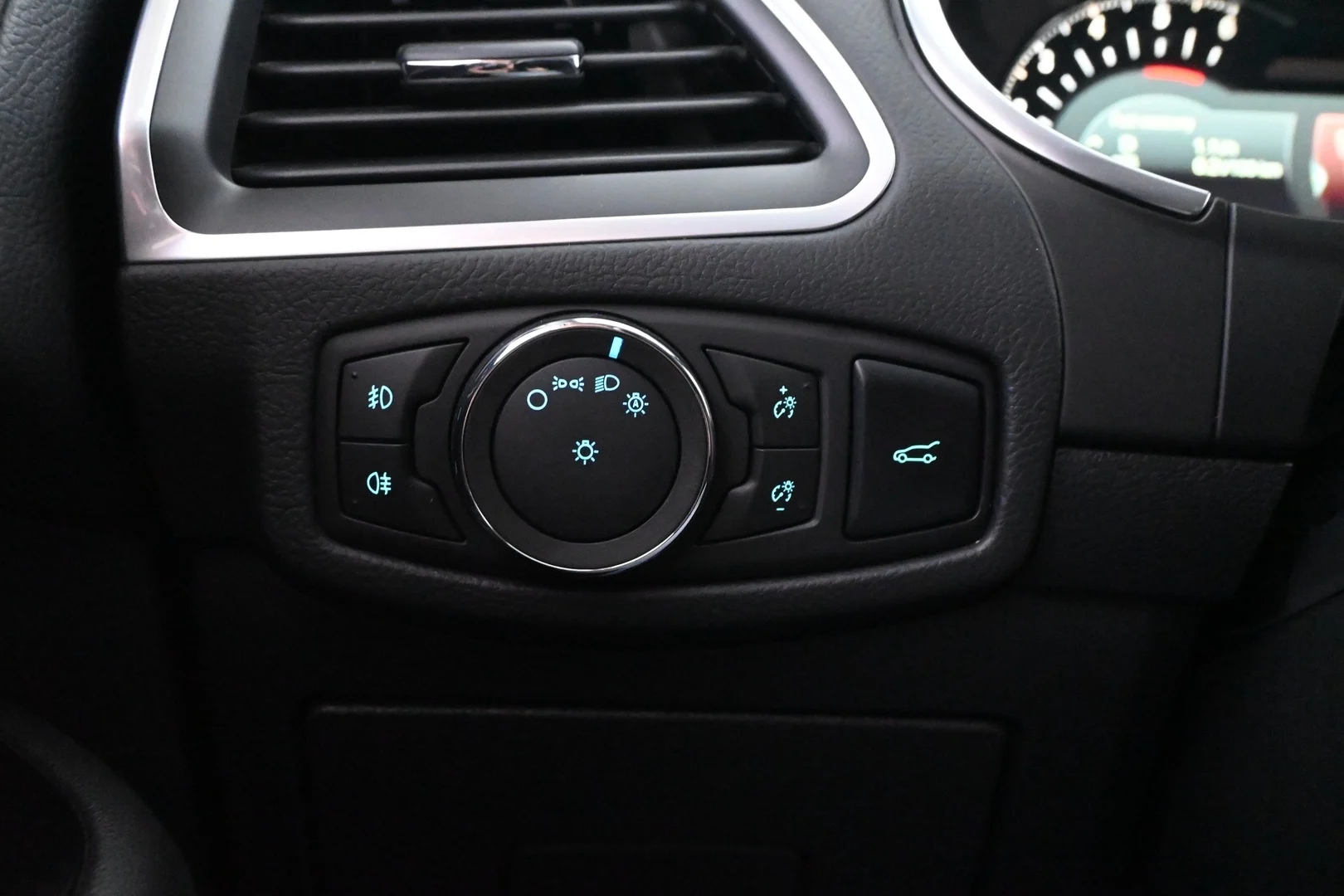 Car Image - 67f34fckJ01zoTccRSz7RA