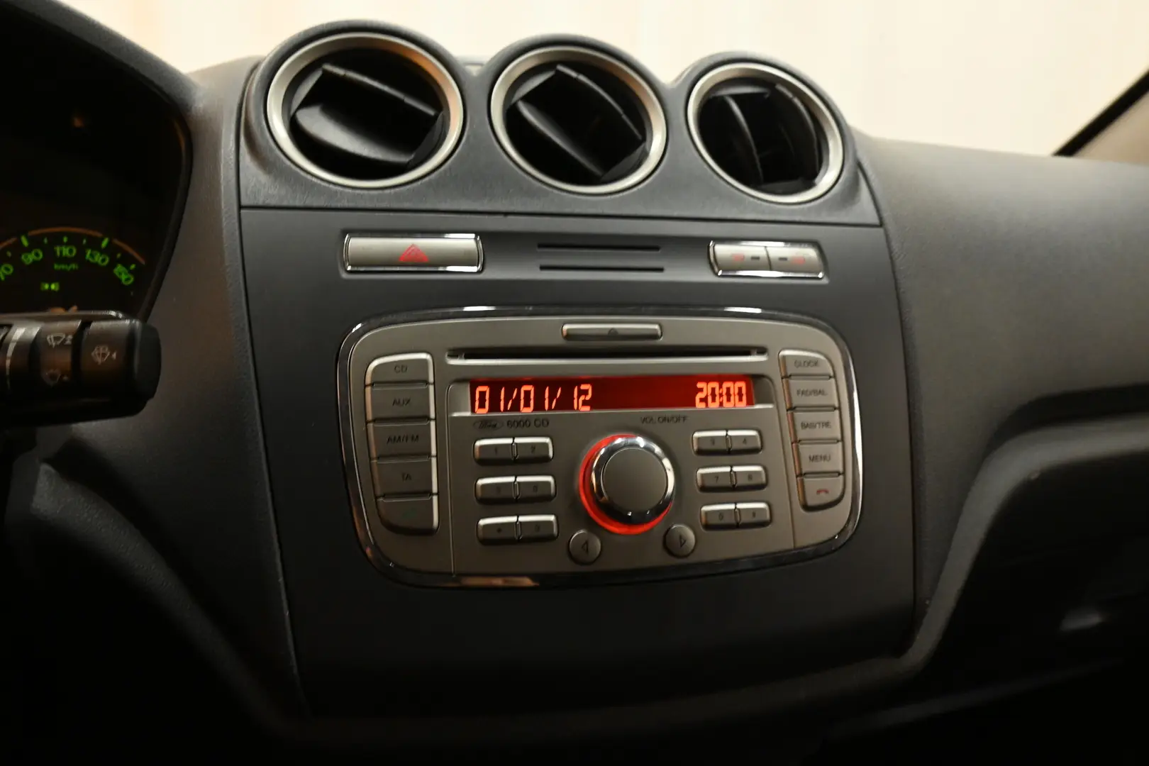 Car Image - 57NhcbujiIYekWr3r7UvJ7