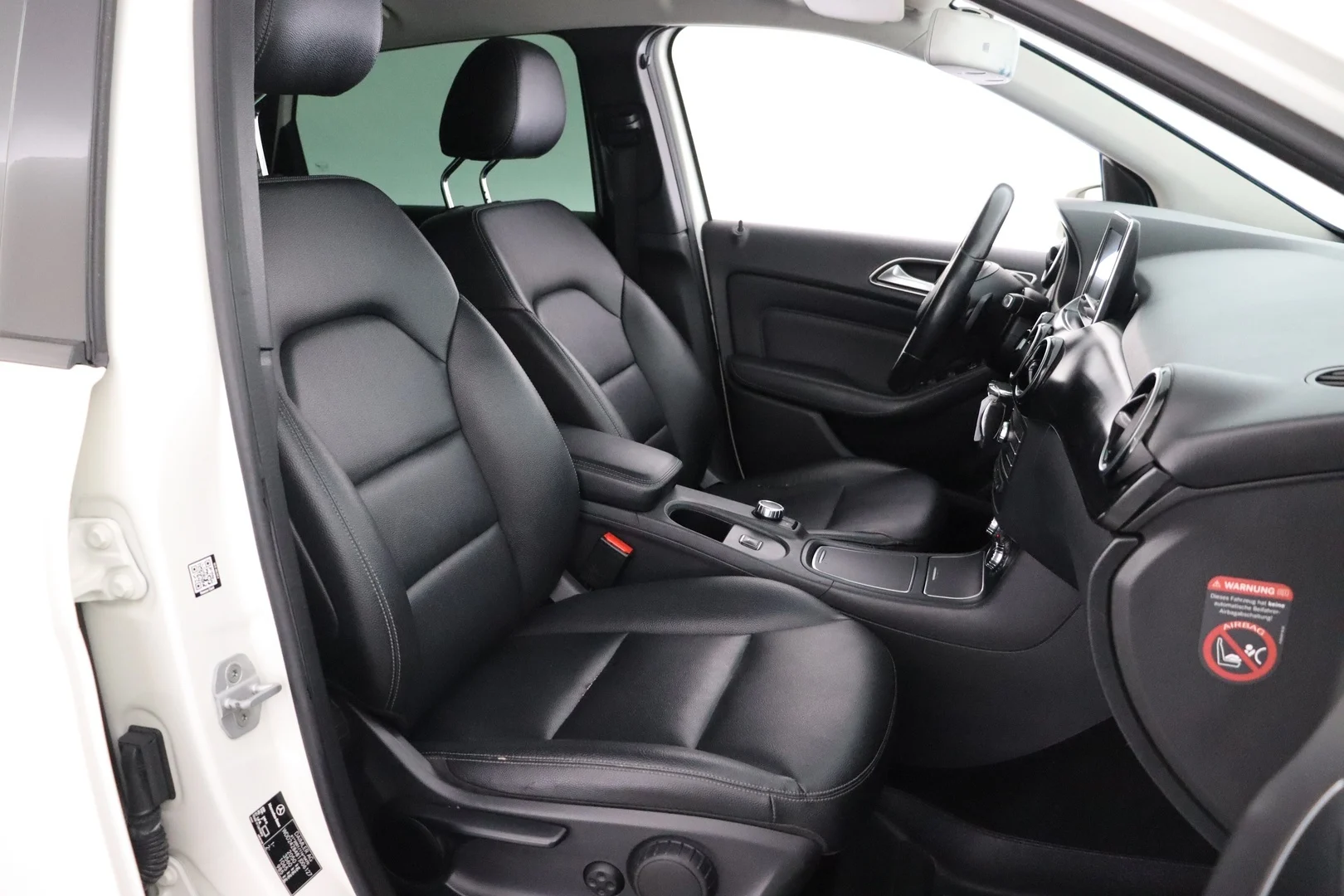 Car Image - 2Jb9mVvy8MAhboROXzbgMM