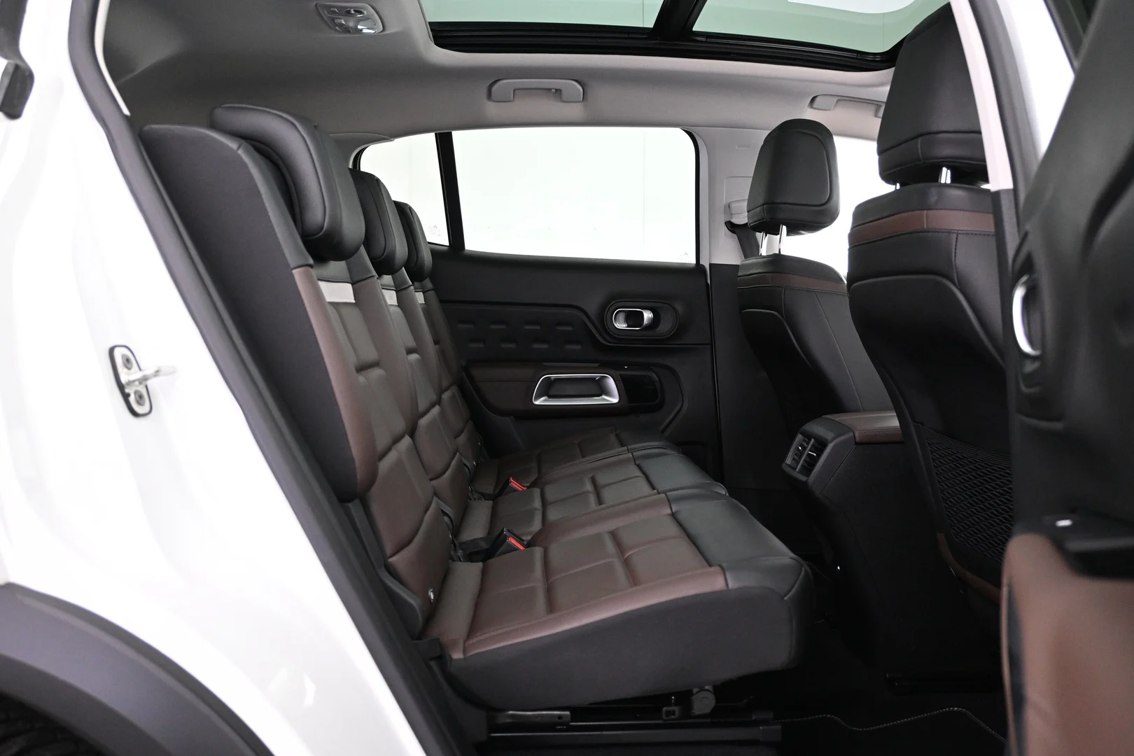 Car Image - 1lCcYeQlJ2DGCmHfReunKA