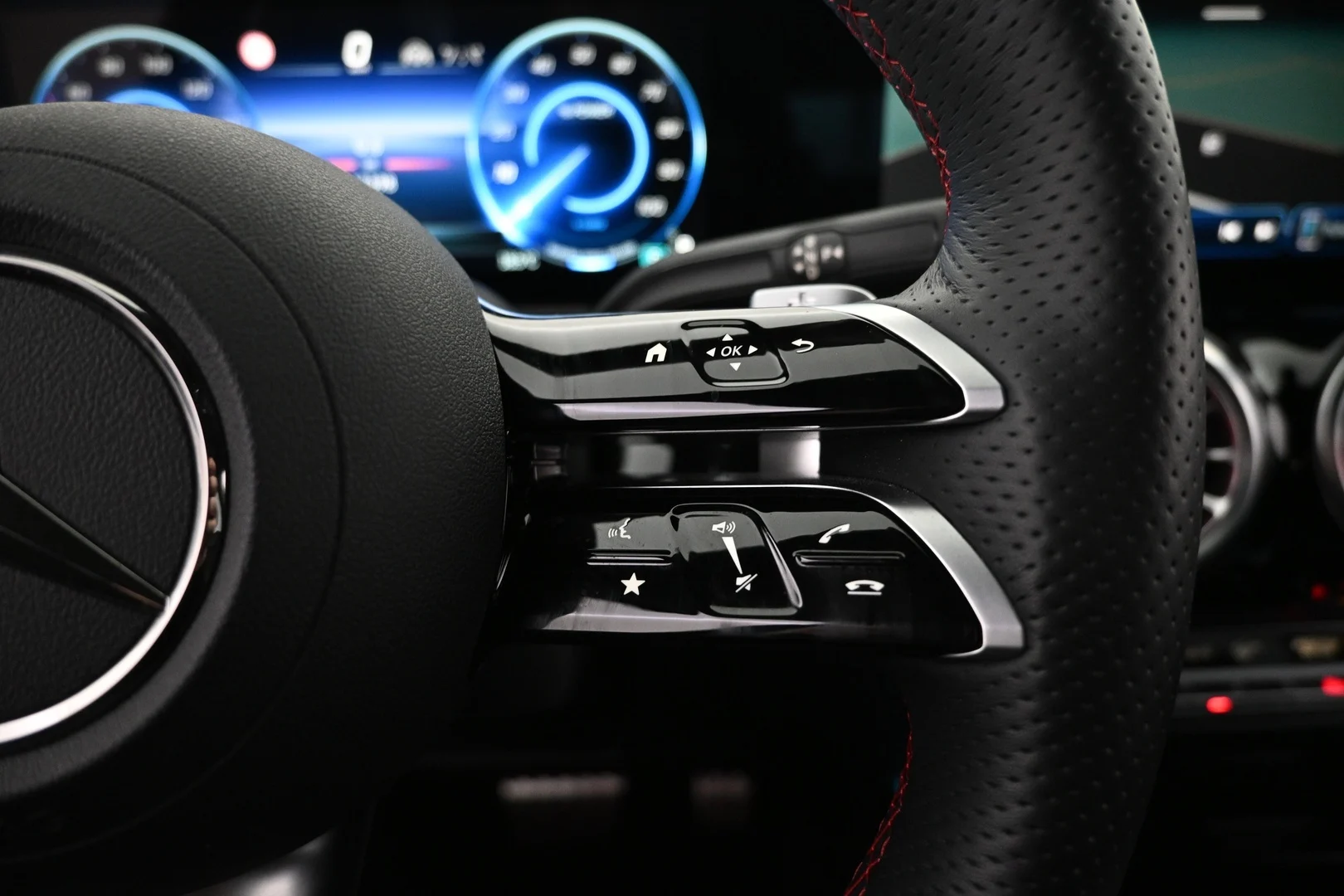 Car Image - LxyndKyVw0LtcIYtMLX32