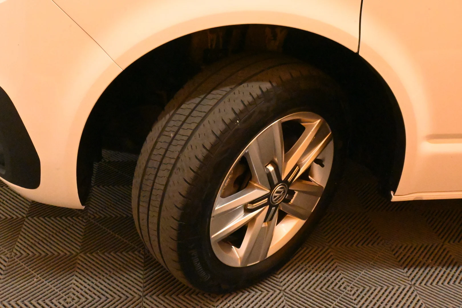 Car Image - 6S0UkQ3qijx9oEg3rE0tn4