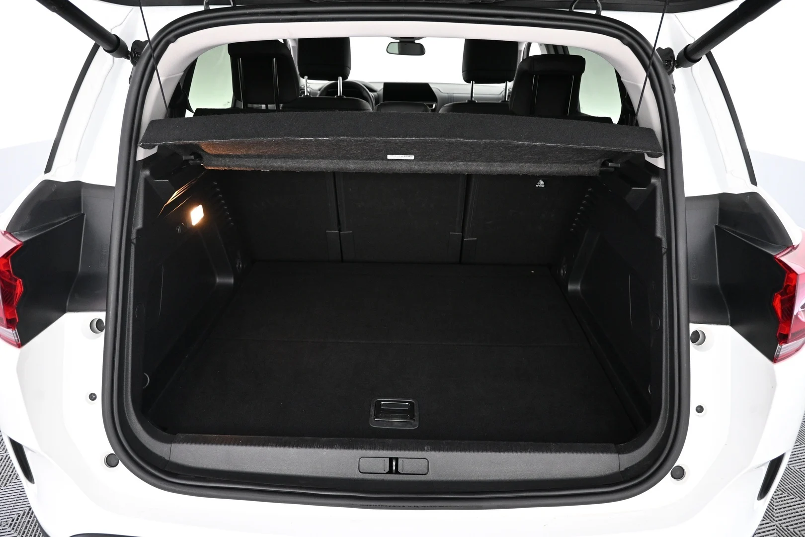 Car Image - 5IBj5Szh3St1B8x93B4OG7