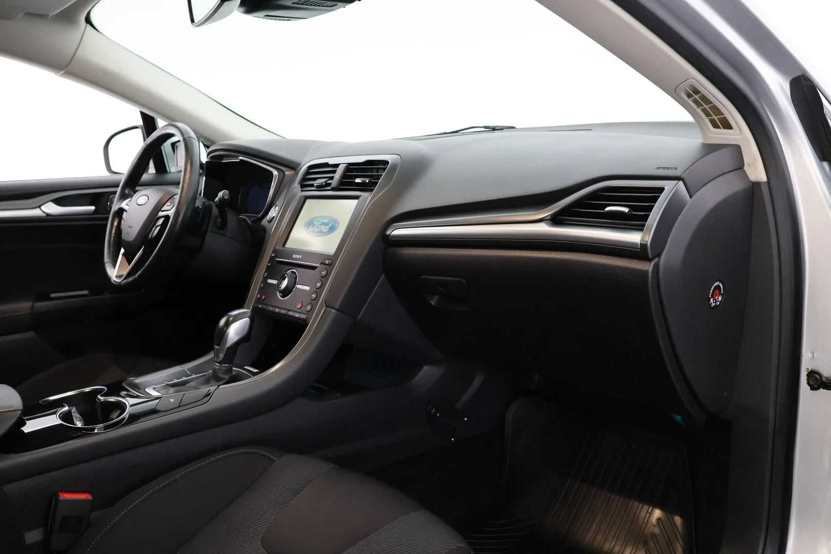 Car Image - 5VjyBknPQDnhwYeOqzQ6xf