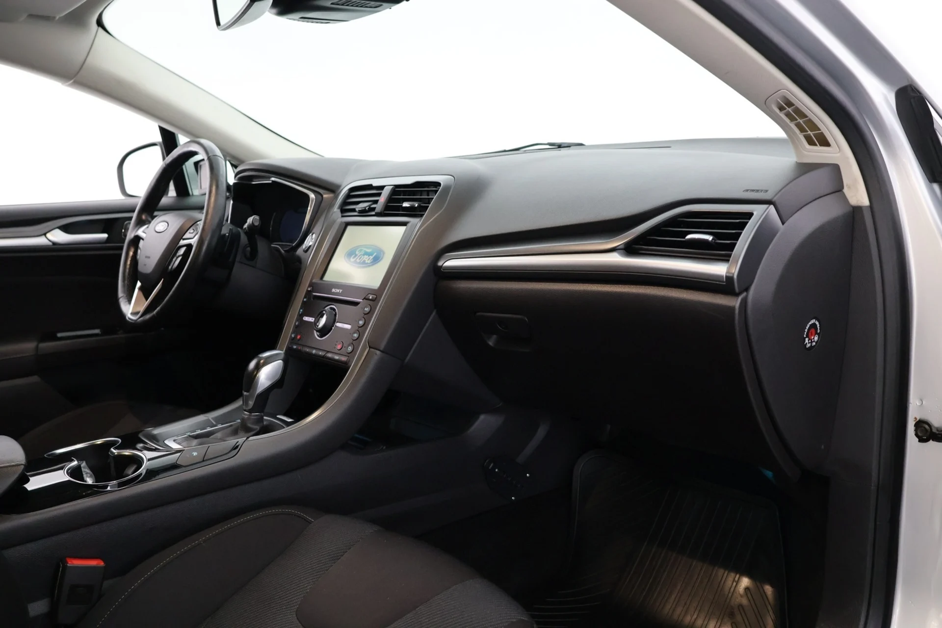 Car Image - 5VjyBknPQDnhwYeOqzQ6xf