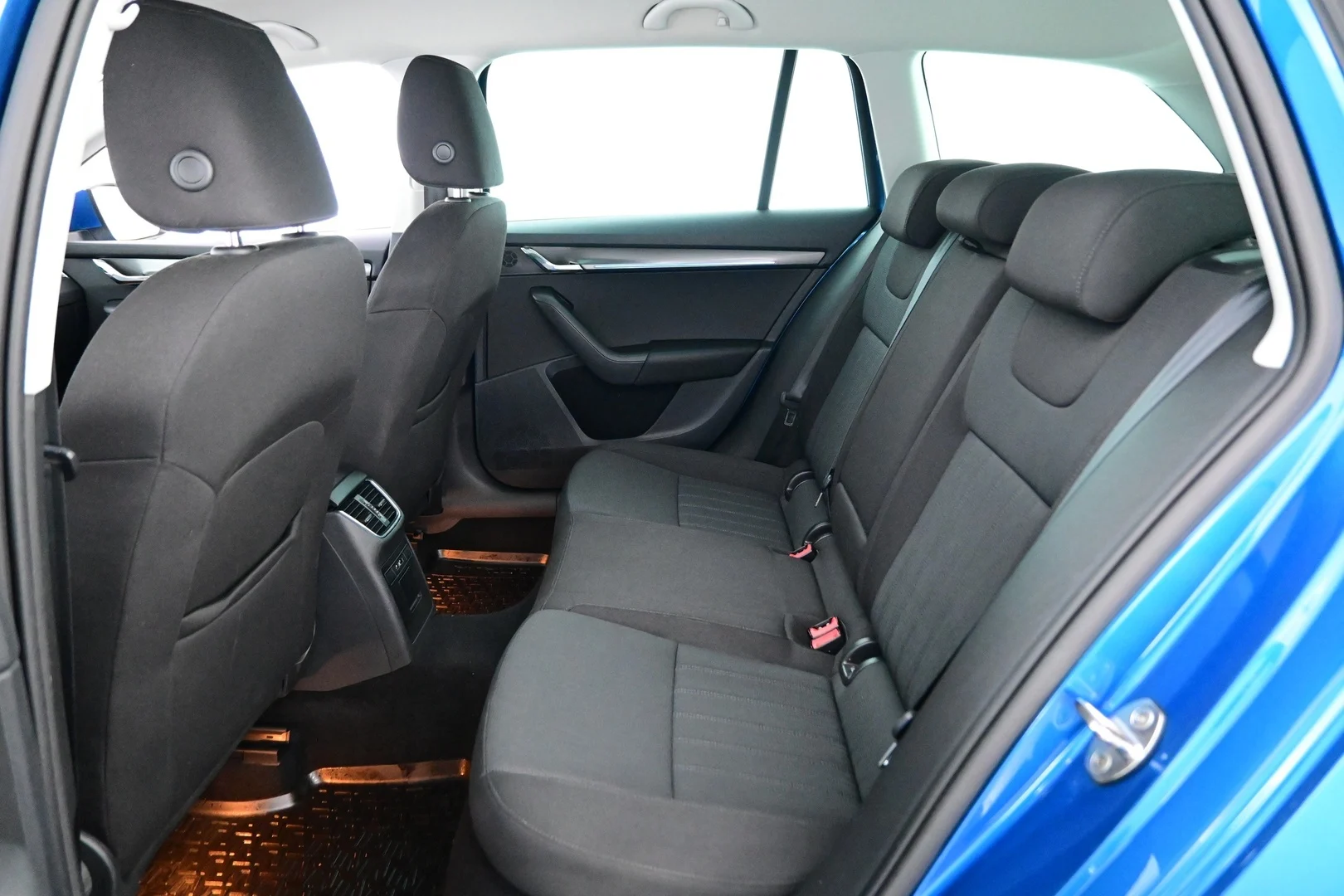 Car Image - 3wNmTCwUPHhRqNviNzXaBT