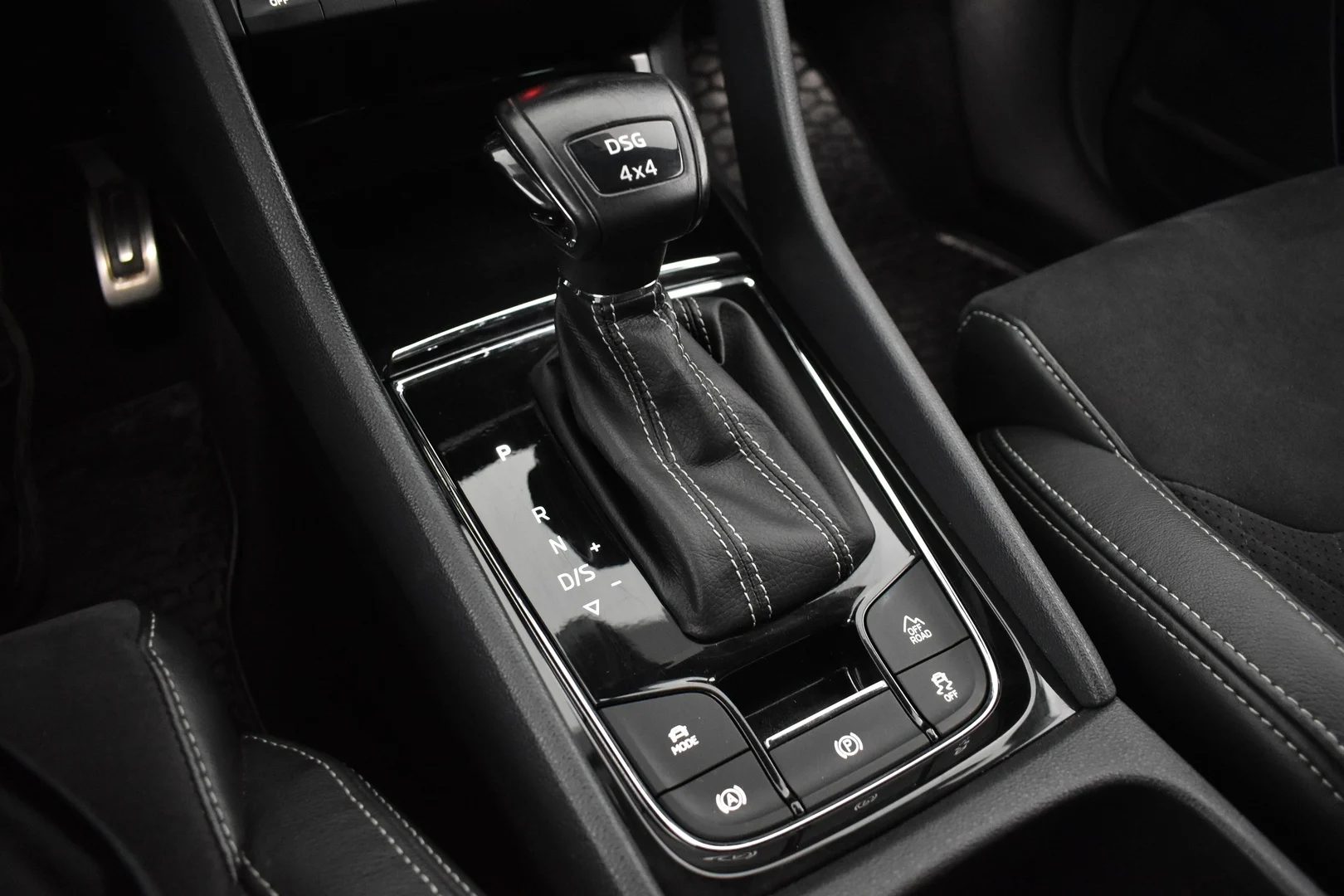Car Image - 5uXrOZYVpd13KqYpa4RKUO