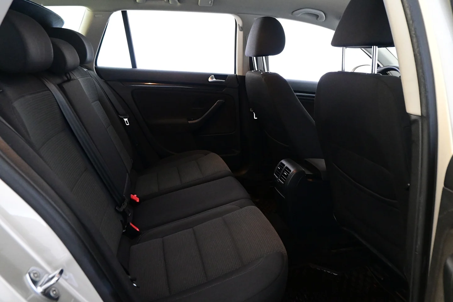 Car Image - HPLOmBcVImYhiydXpxRS5