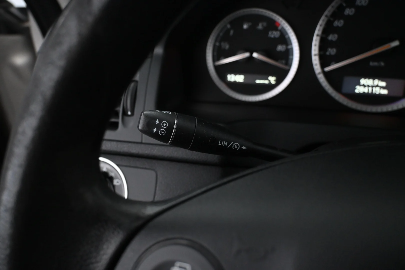 Car Image - 2cVxRjBnHZotTZbMOexOmV