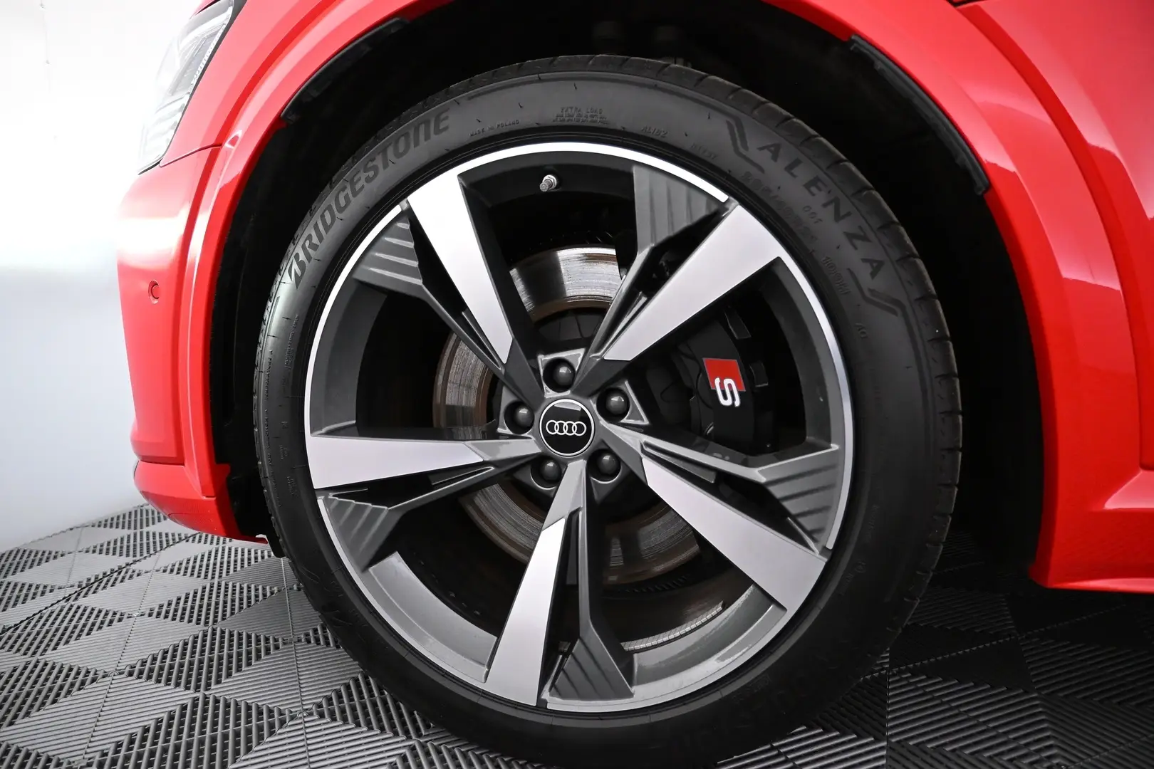 Car Image - 79TG8GiCDd5e8RDns5ghYe