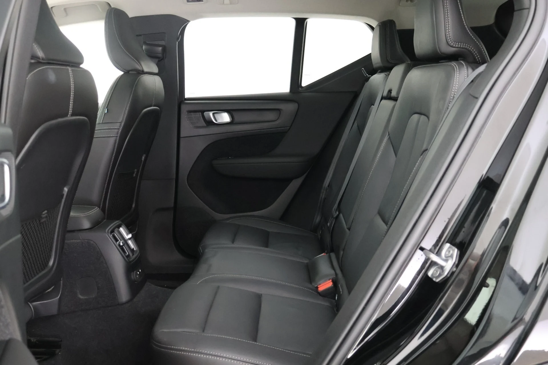 Car Image - 4TZX5NeahC5N8p8y6TQfLz