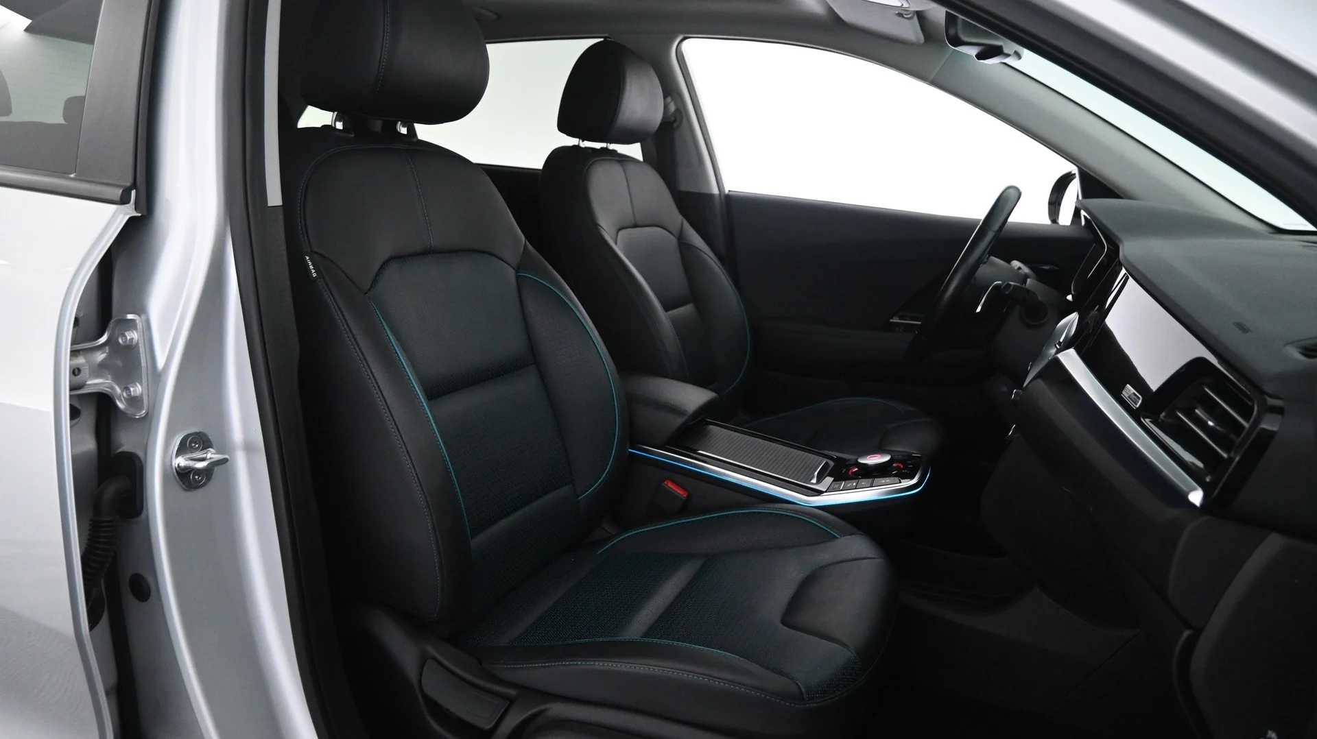 Car Image - 6vR9Ib1txQ9hbK3jlD8hbV