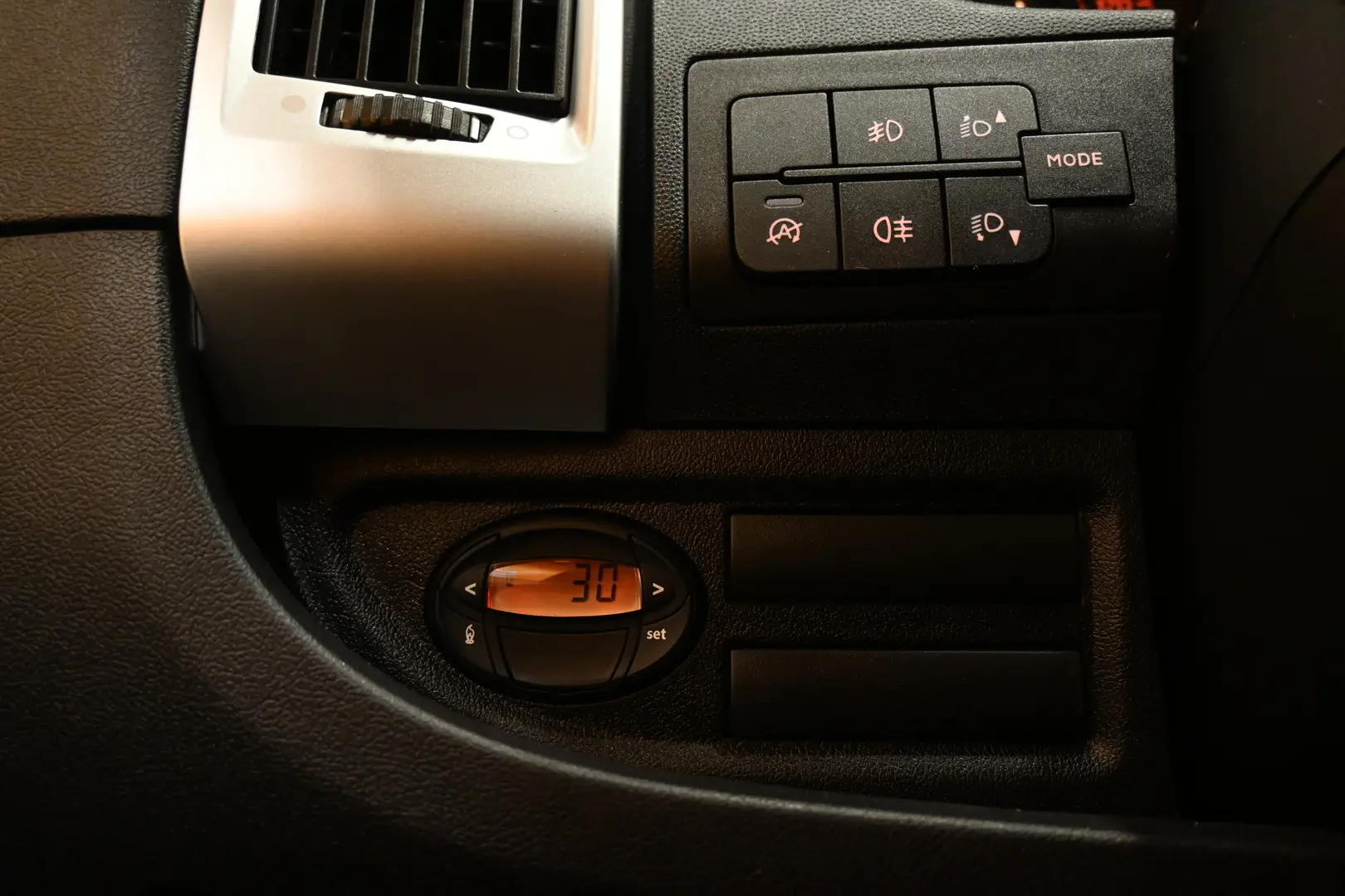 Car Image - 6jAIzXq00DfMlUkCnuwb3I