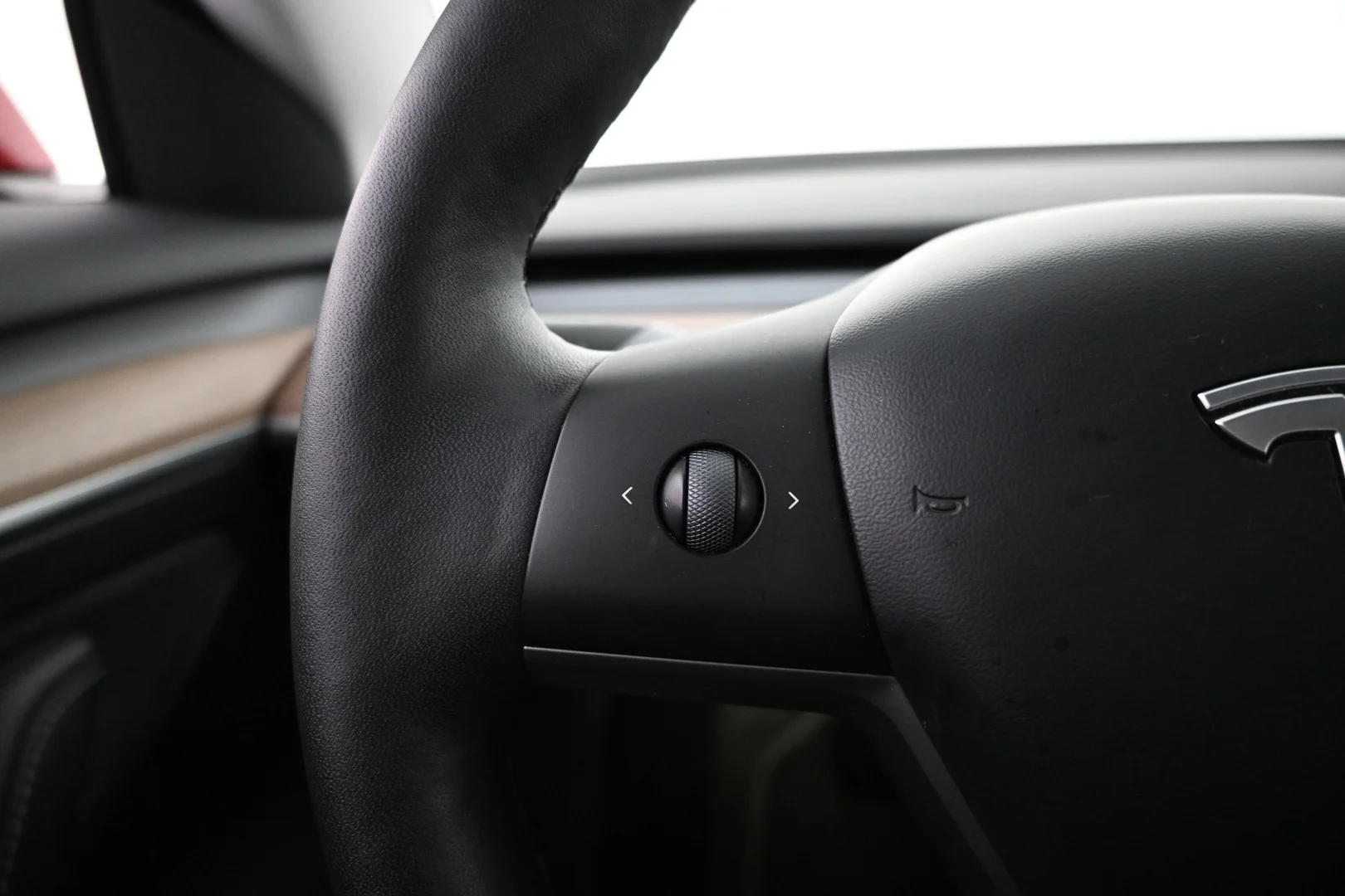 Car Image - 2c3A2yztsy4cCuXi5v33r8