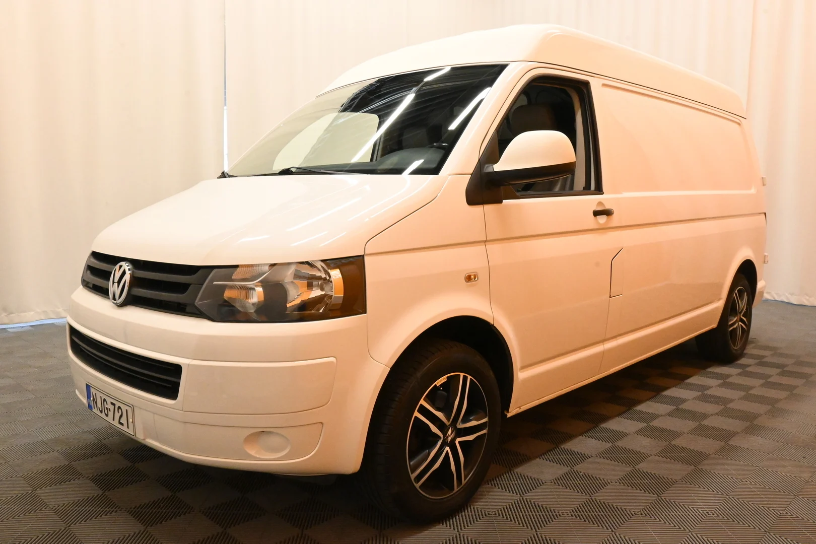 Car Image - jQrpTxF1j6ZyRdyf4WVSZ