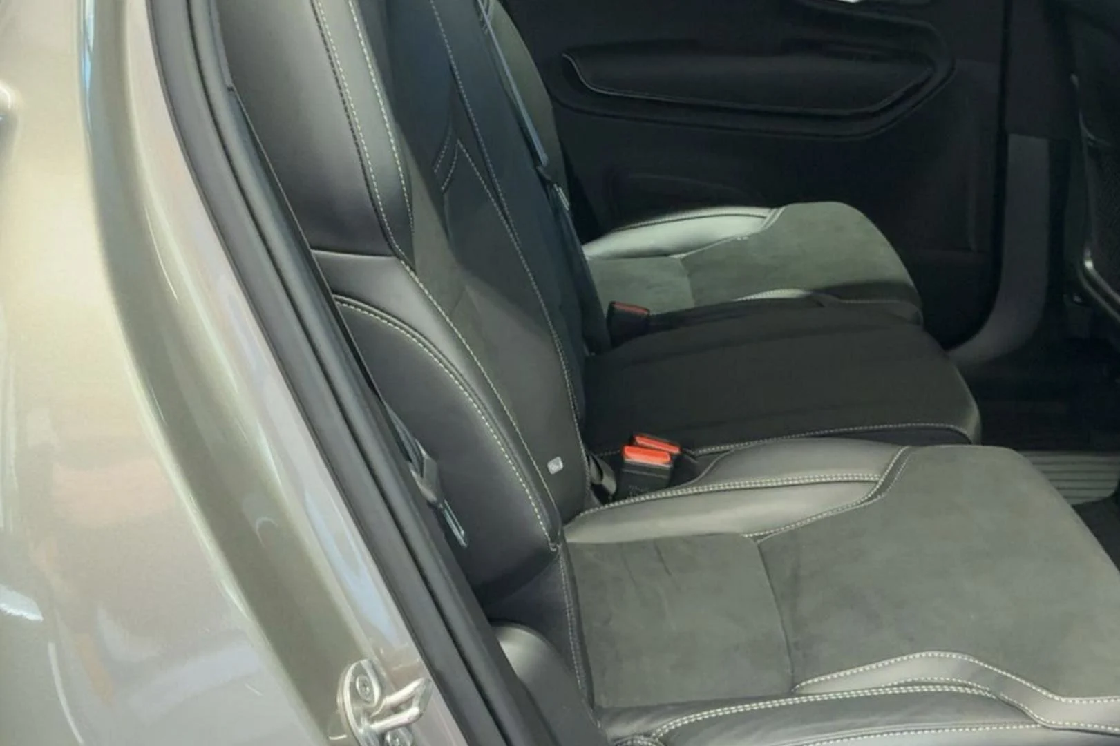 Car Image - 3shQYFbVO9D6407IA26bsz