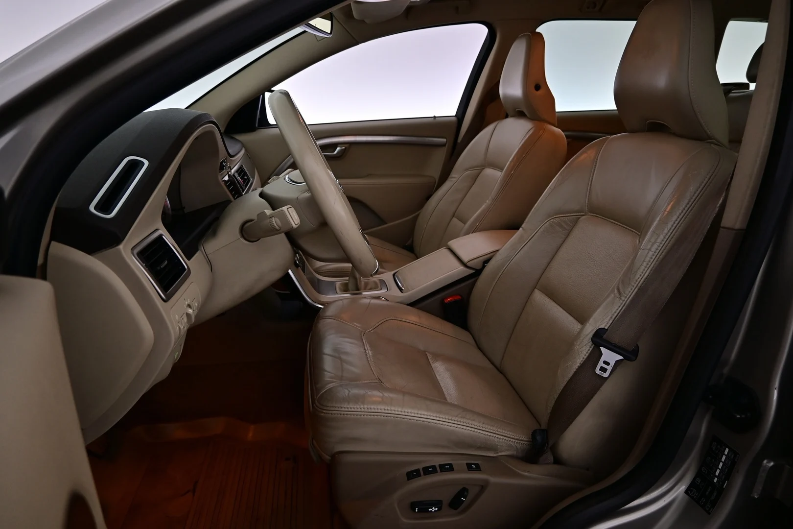 Car Image - 4JgrgkZkIUKN1Xr8v4jMrY