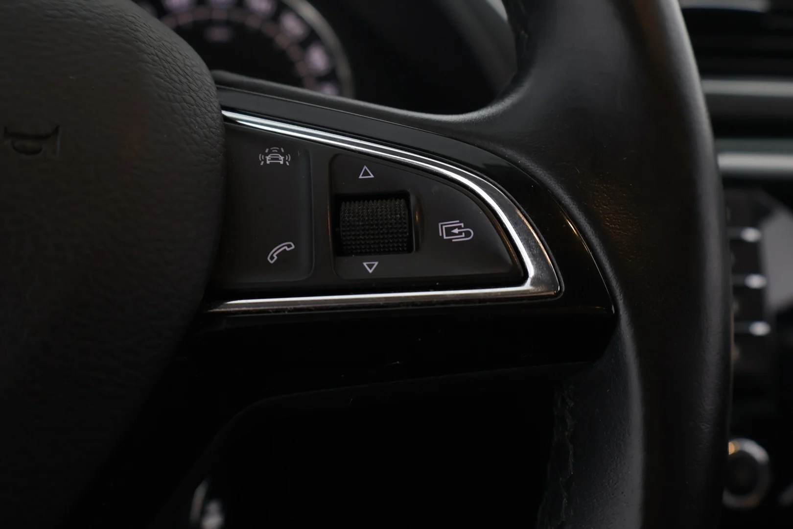 Car Image - 6KzEWNFsrb1lSSNhStfaI8