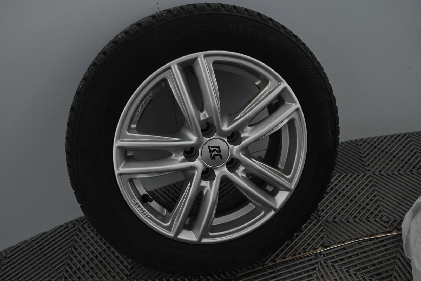 Car Image - 79EC46UxGAn7rcuv7JzHkl