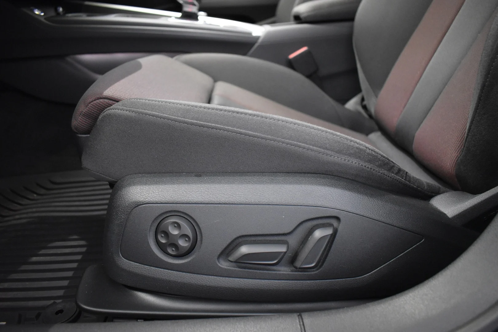Car Image - 5DjJOxIysn7uPRYbRZvLuC