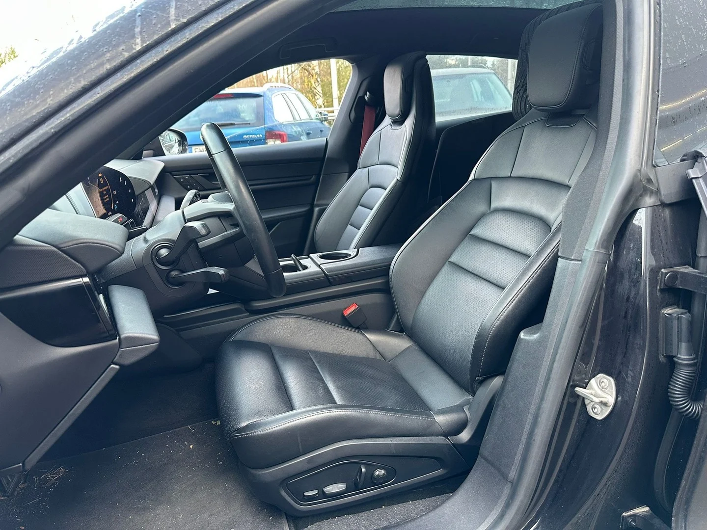 Car Image - 7I2hW6LE35XAXXdM9jFI6O