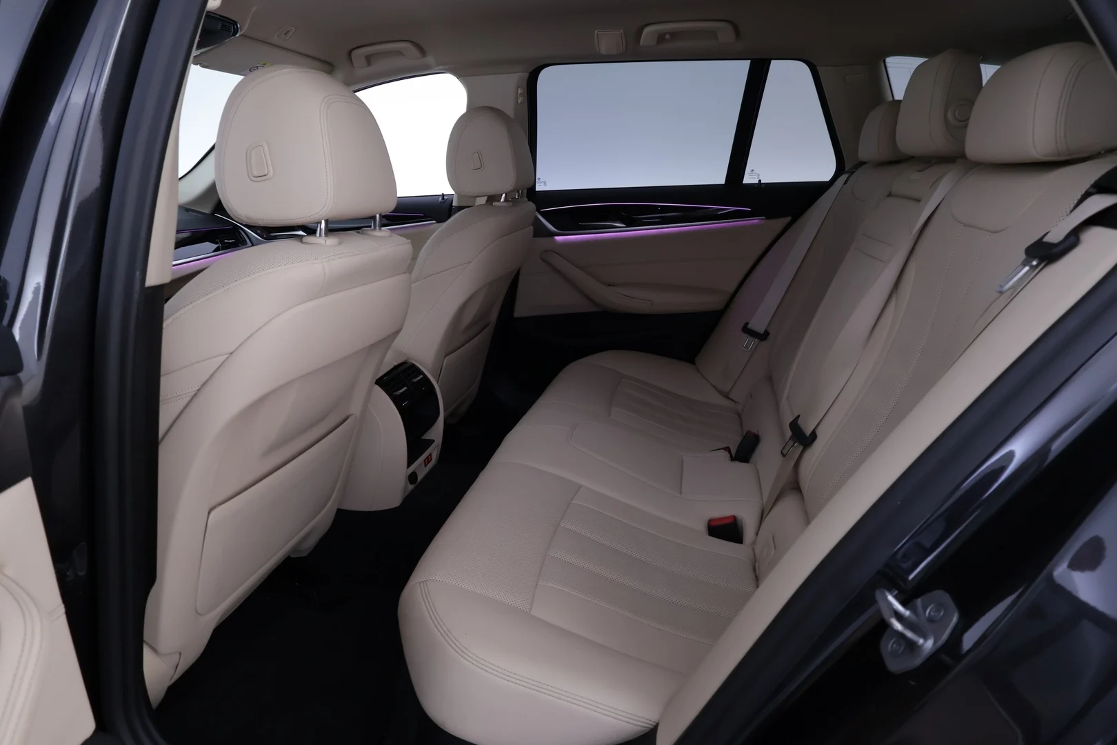 Car Image - 4mV1wydIL294n830EZvfUu