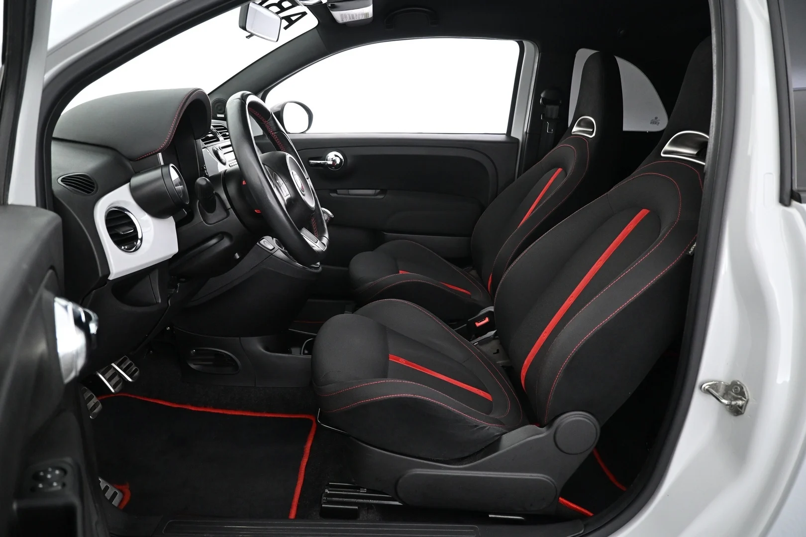 Car Image - oKVR2MVfsATWLC3ML7oFI