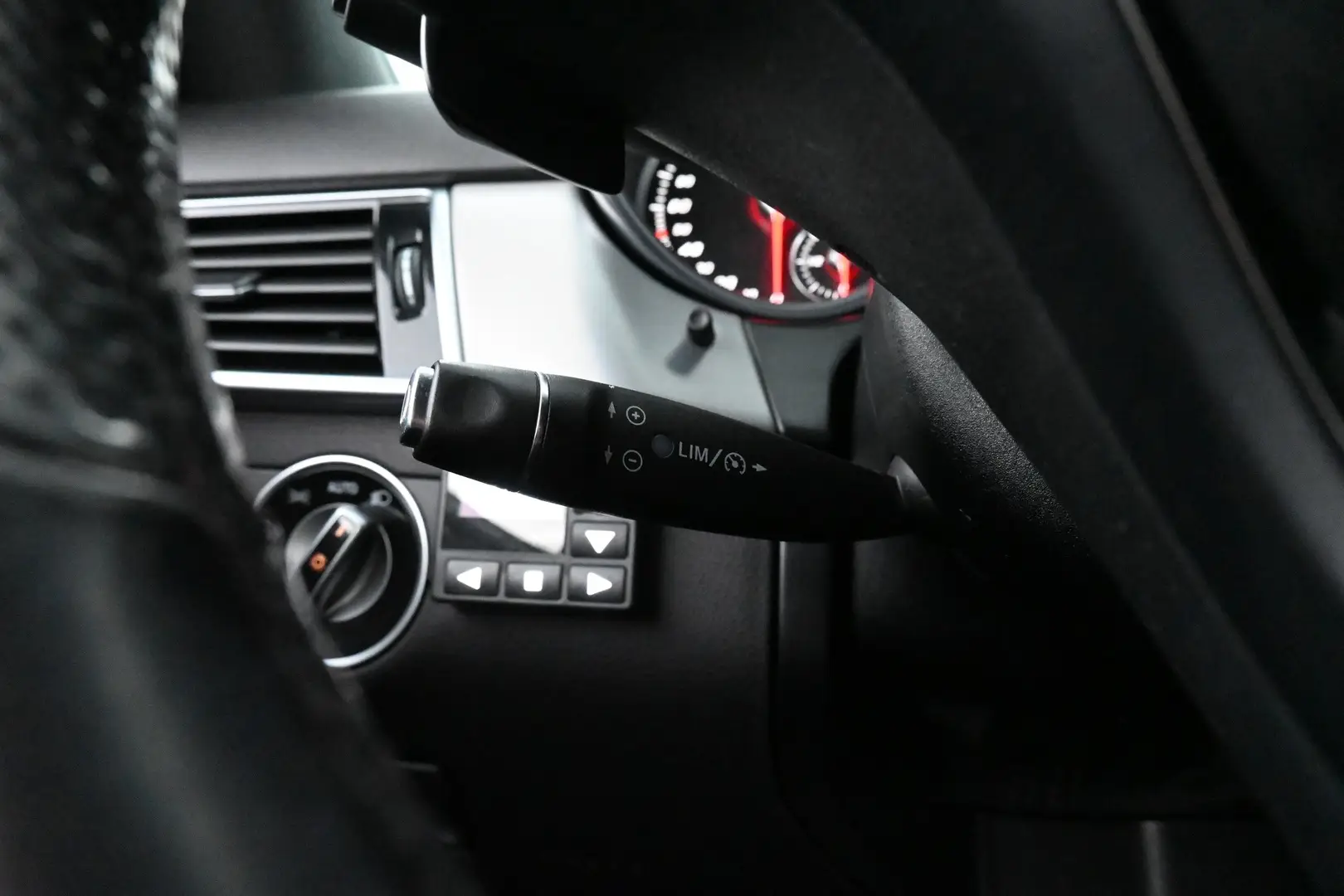 Car Image - R0DWI4NTKjW7Dgb7DUhPV