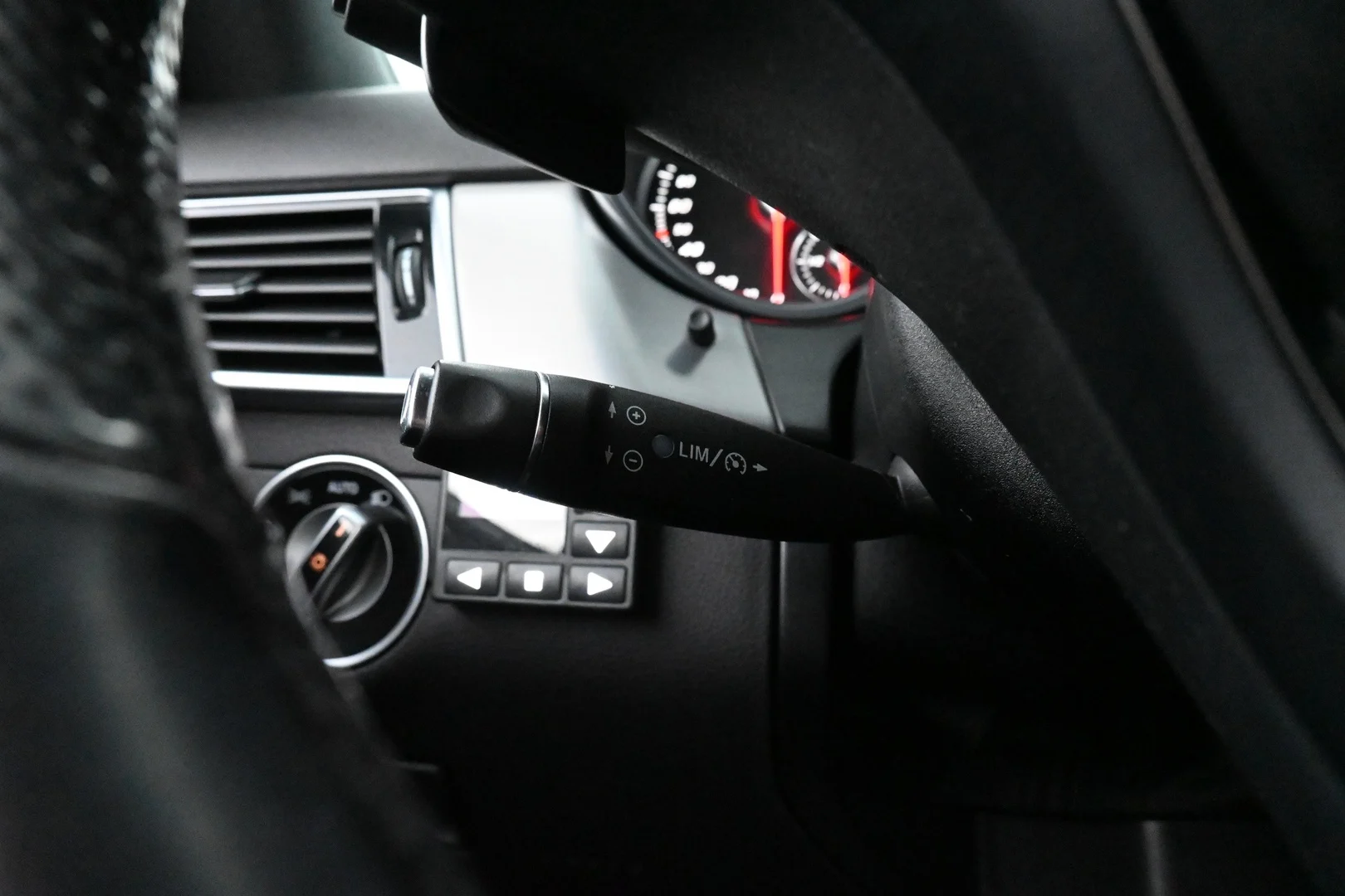 Car Image - R0DWI4NTKjW7Dgb7DUhPV