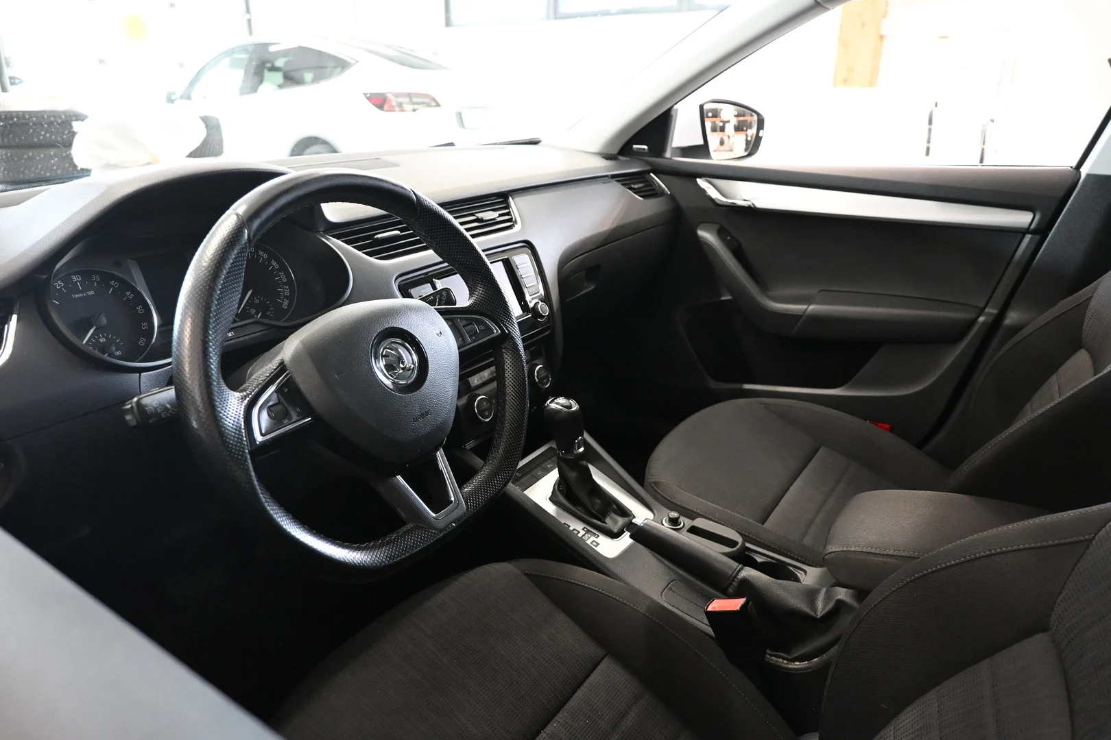 Car Image - 3qmnzTSvJXAq8acvHyHuMj