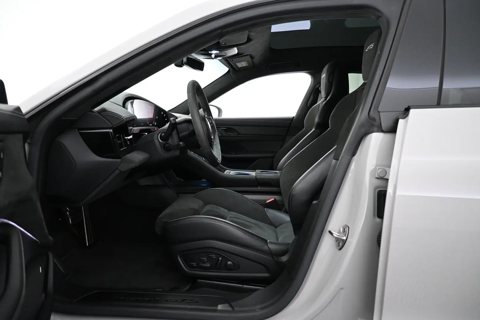 Car Image - 4W69zsXRGKb0MIkKd8bYUN