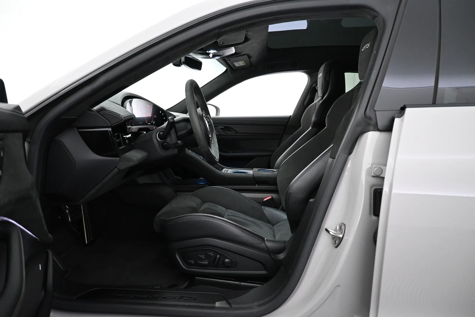 Car Image - 4W69zsXRGKb0MIkKd8bYUN