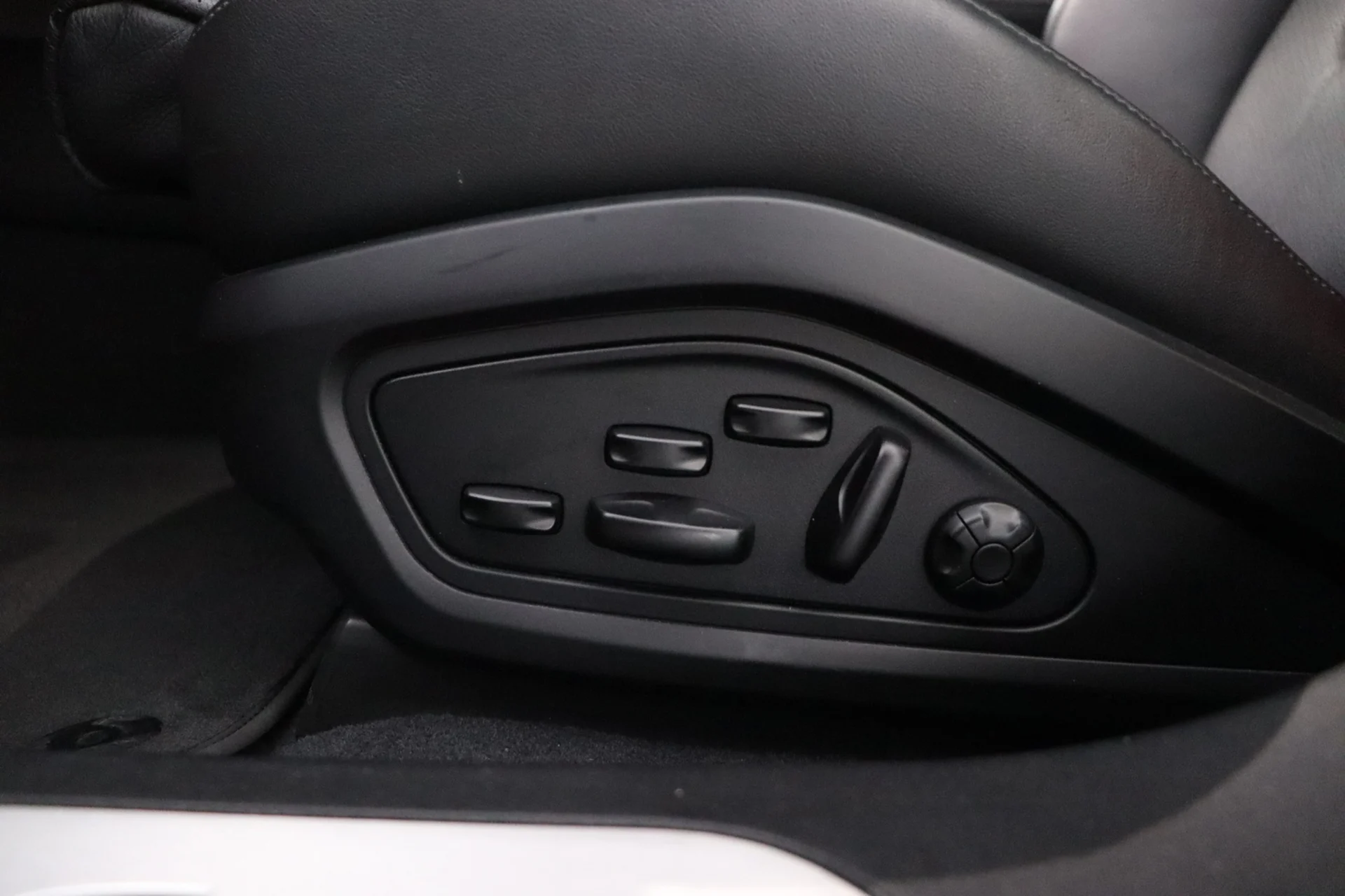 Car Image - 2JLo4MCZPJm0hz9Enlt2lf