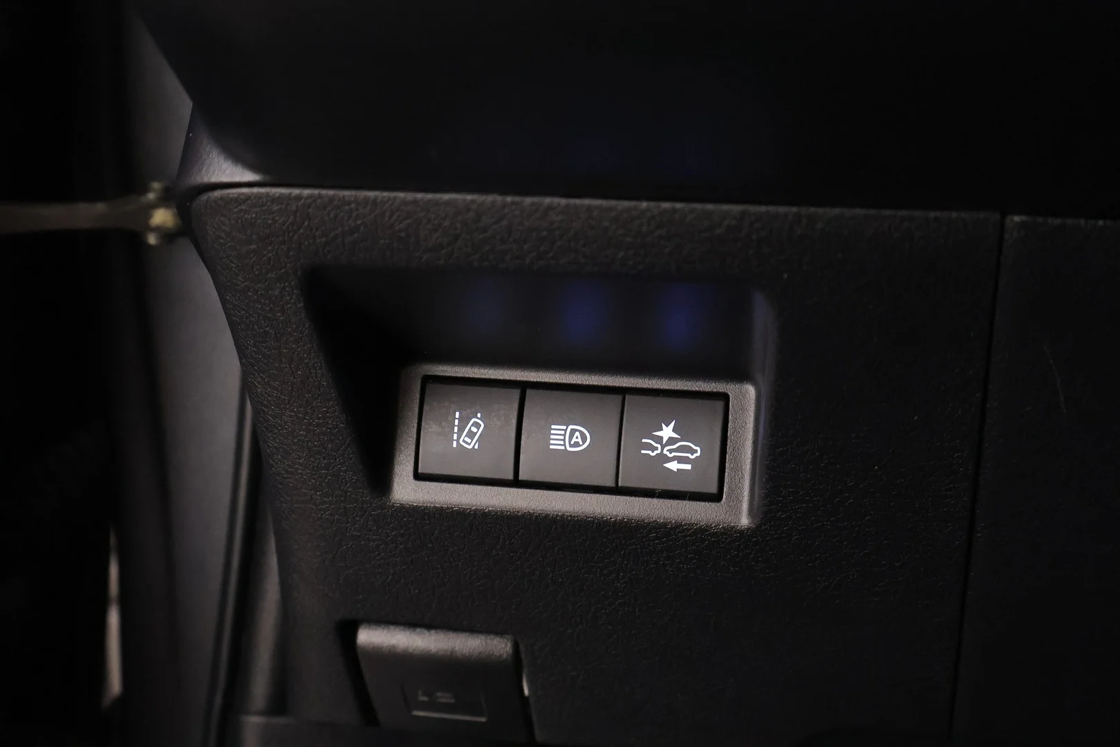 Car Image - 1FVcUnLmlvrwfTcT0AwLPe