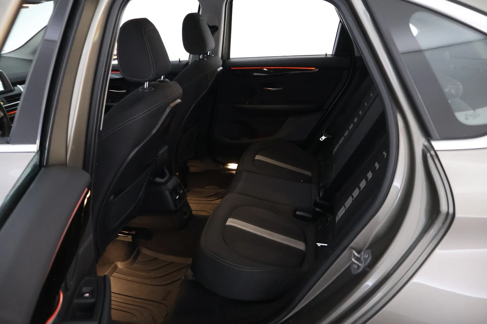 Car Image - 5U9jrrJv3mzmF4vkOO1ZXp