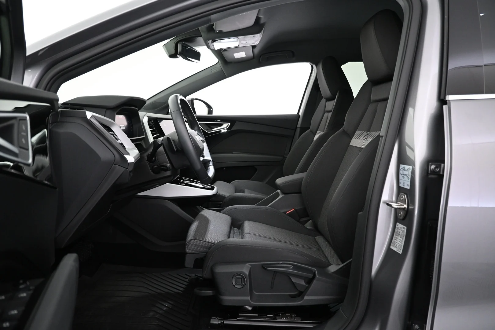 Car Image - 2XW1eOsWQwZCHIHh3ew0kN