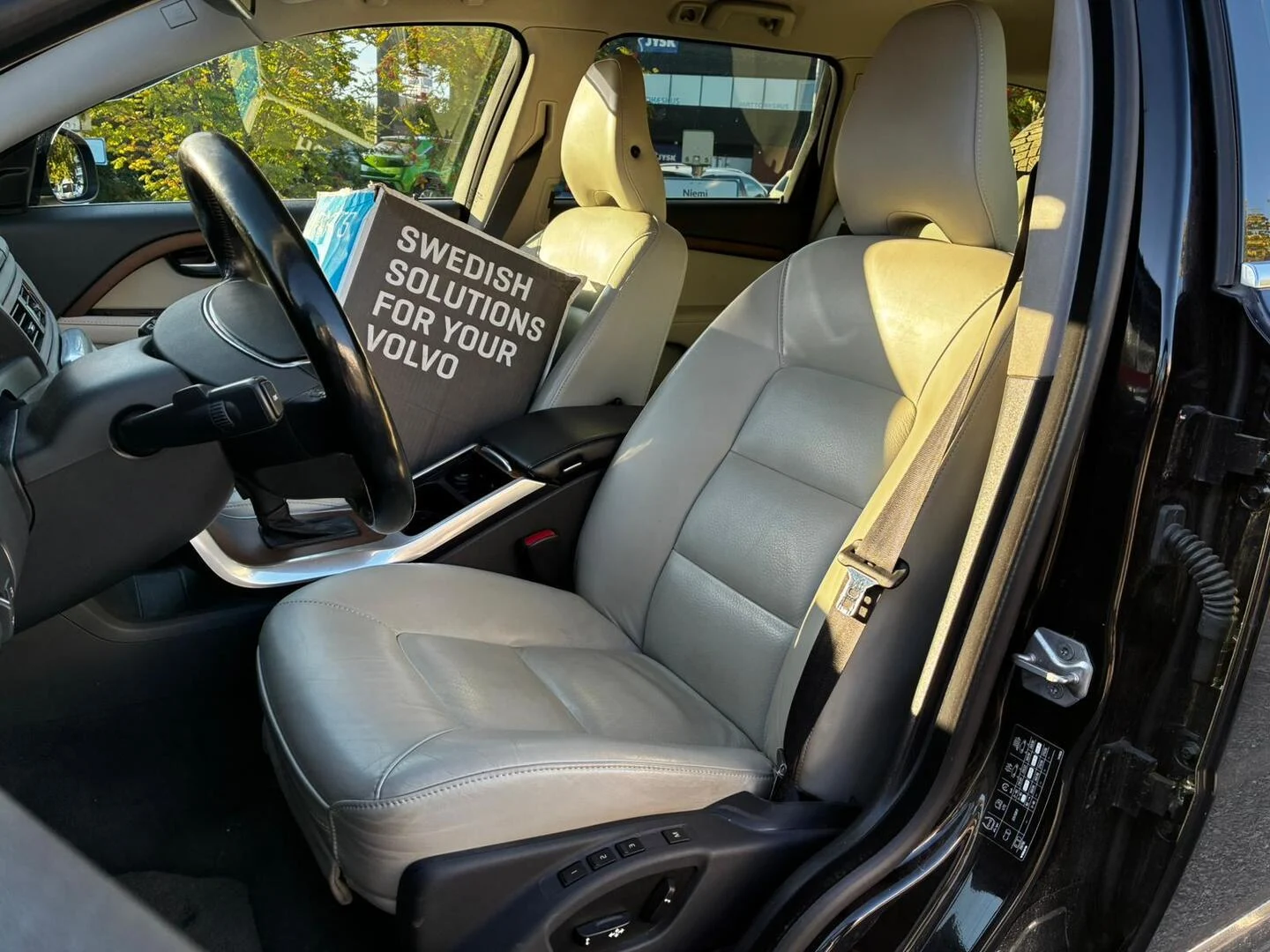 Car Image - knF56suD1vbuiS4W6rruN