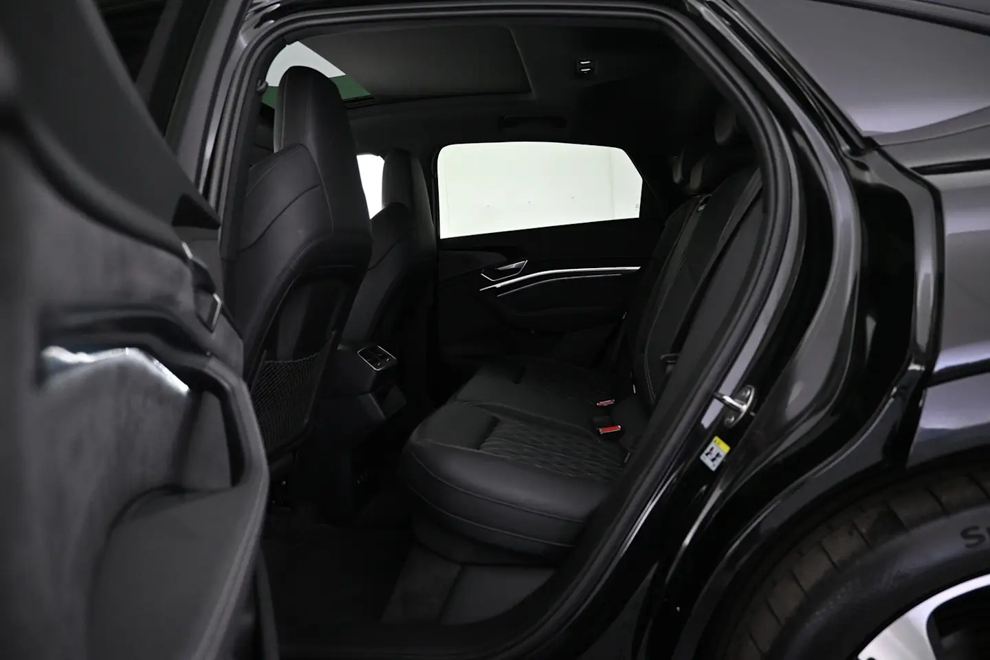 Car Image - 3A49QndwdEEC2yBbmC90lx