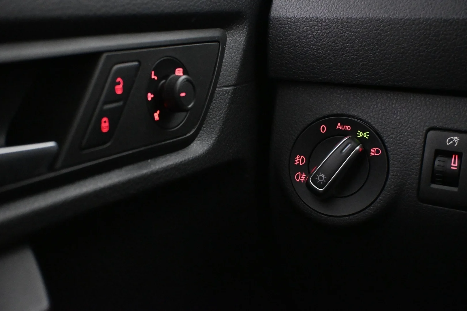 Car Image - 2CJxZB0drtuFc40LycArEv