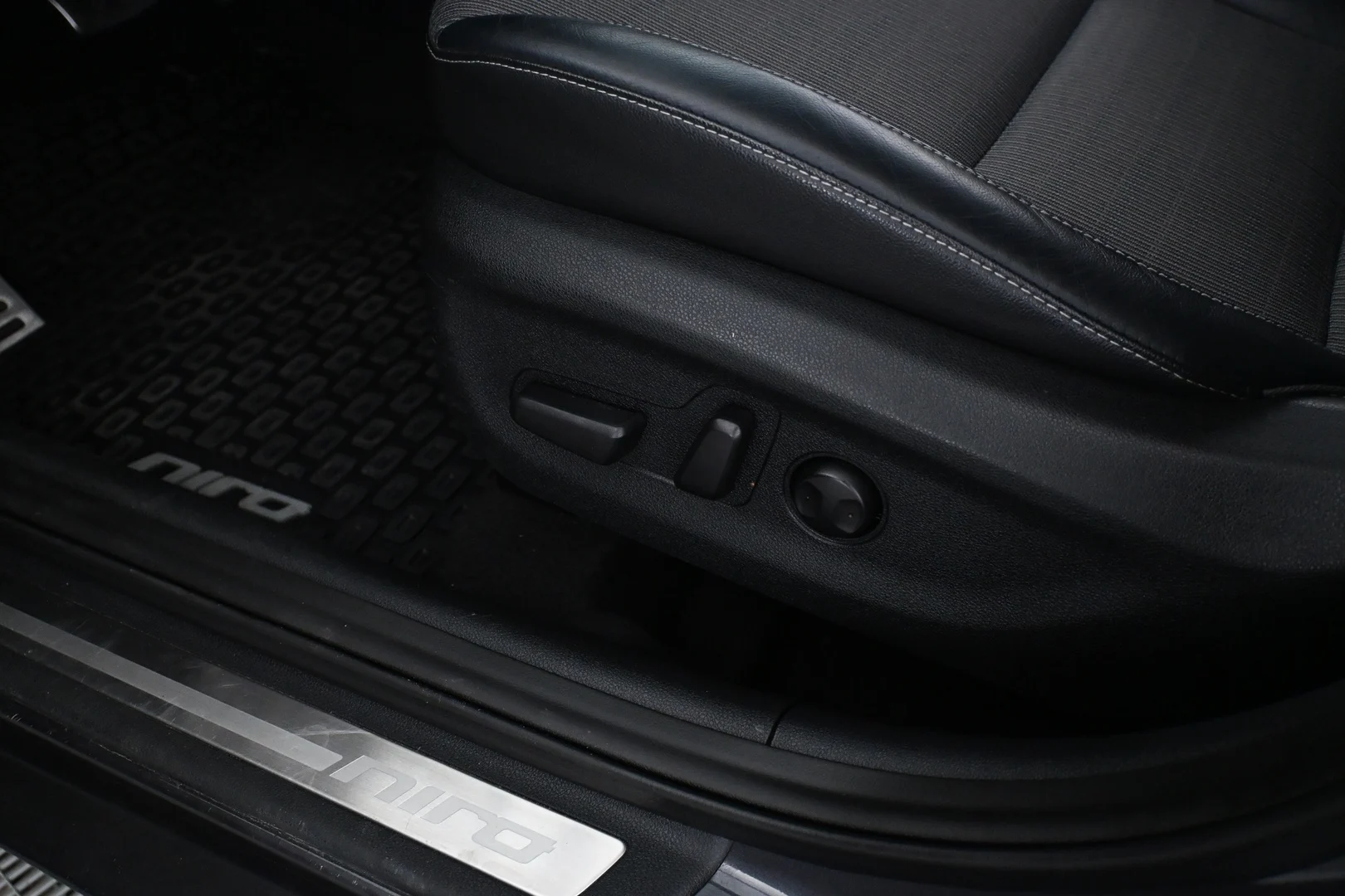 Car Image - 3fwiLBce1AzxJc2lB23Zar