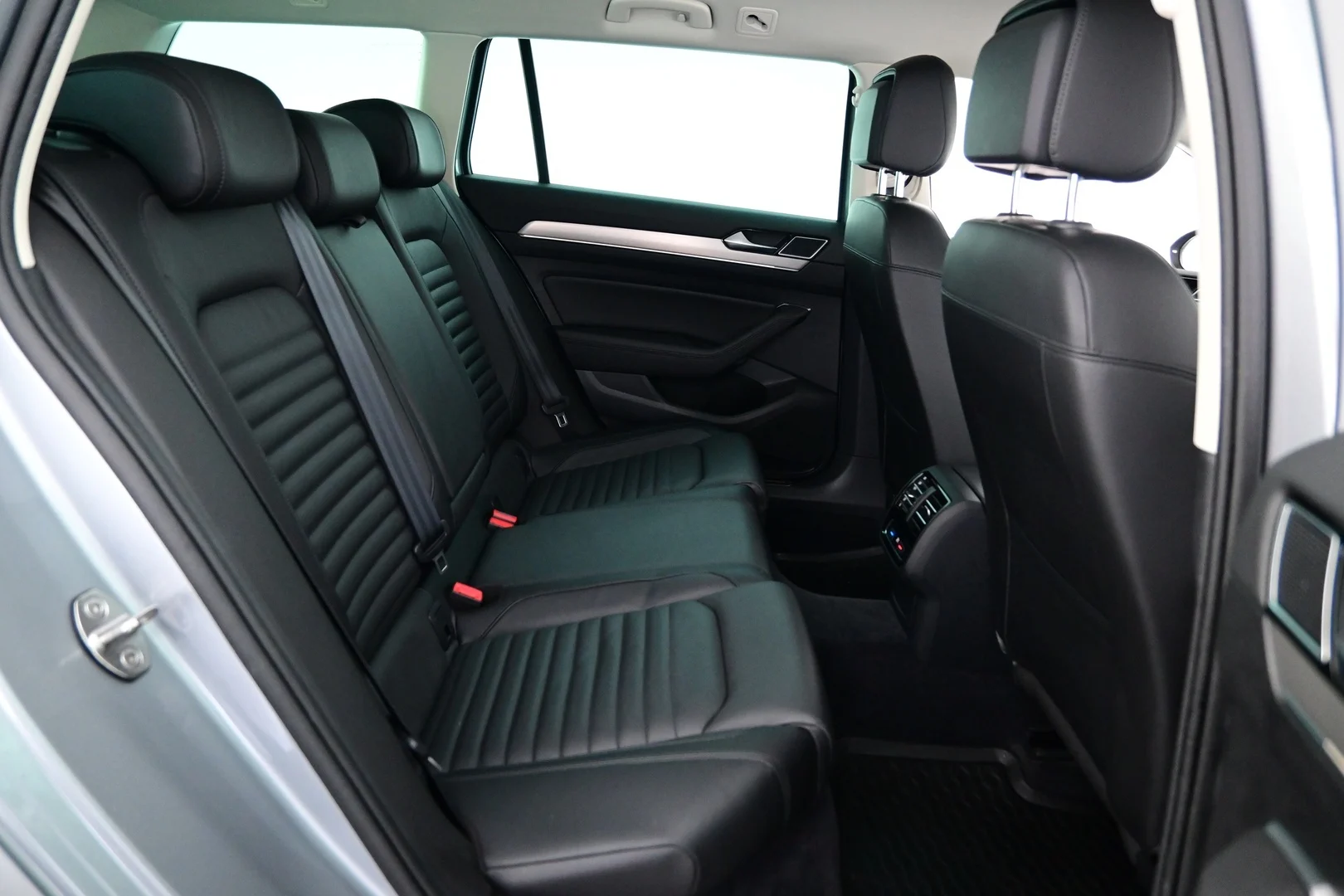 Car Image - Ri4h20Wo10jjigK9ZvtvQ